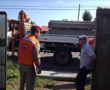 A 6ª Coordenadoria Regional de Defesa Civil juntamente com a Coordenadoria Municipal de Pinhais realizam a entrega de telhas no município.