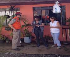 A 6ª Coordenadoria Regional de Defesa Civil juntamente com a Coordenadoria Municipal de Pinhais realizam a entrega de telhas no município.
