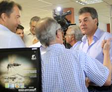 O governador Beto Richa participou nesta sexta-feira (22), em Paranaguá, da solenidade de liberação de R$ 4 milhões para o combate à dengue no Litoral. Os recursos são oriundos de um acordo judicial entre a Administração dos Portos de Paranaguá e Antonina (Appa) e o Ministério Público Federal e foram repassados ao fundo de Saúde de Paranaguá. 