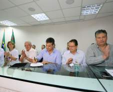 O governador Beto Richa participou nesta sexta-feira (22), em Paranaguá, da solenidade de liberação de R$ 4 milhões para o combate à dengue no Litoral. Os recursos são oriundos de um acordo judicial entre a Administração dos Portos de Paranaguá e Antonina (Appa) e o Ministério Público Federal e foram repassados ao fundo de Saúde de Paranaguá. 