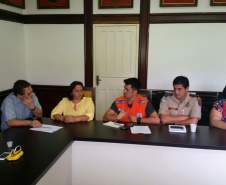 REUNIÃO SOBRE A DENGUE REÚNE INTEGRANTES DA DEFESA CIVIL ESTADUAL, PREFEITO, SECRETARIAS E REPRESENTANTES DA DEFESA CIVIL REGIONAL E MUNICIPAL EM PARANAGUÁ.