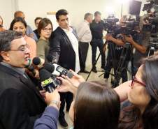 A Secretaria de Estado da Saúde apresentou nesta sexta-feira (5) a nova tecnologia utilizada pelo Laboratório Central do Estado (Lacen-PR) para o diagnóstico simultâneo de dengue, zika e chikungunya. Pioneiro no país, o Teste para Diagnóstico Molecular de Arboviroses Metodologia Multiplex, em uso desde o dia 3 de fevereiro, amplia a capacidade de análise do Lacen de 60 para 1.400 exames semanais. 
