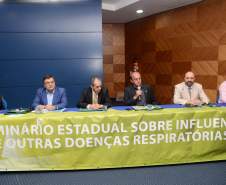 O secretário estadual da Saúde, Michele Caputo Neto, disse nesta terça-feira (12) que o Estado do Paraná está preparado para enfrentar um possível aumento no número de casos de gripe neste ano. Segundo ele, a rede pública de saúde tem estrutura, equipamentos, medicamentos e profissionais de saúde capacitados para dar reposta a esse tipo de situação.

