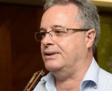 O secretário estadual da Saúde, Michele Caputo Neto, disse nesta terça-feira (12) que o Estado do Paraná está preparado para enfrentar um possível aumento no número de casos de gripe neste ano. Segundo ele, a rede pública de saúde tem estrutura, equipamentos, medicamentos e profissionais de saúde capacitados para dar reposta a esse tipo de situação.
