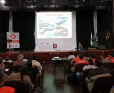 A Copel e a Defesa Civil Estadual realizam nesta terça e quarta-feira (10 e 11), no Centro de Capacitação de Faxinal do Céu, em Pinhão, um workshop sobre ações emergenciais e segurança de barragens. São oito horas de programação com o objetivo de alinhar informações entre empresas e órgãos relacionados ao setor.

