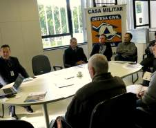 Na manhã desta segunda feira (23/05), o Coordenador Executivo de Proteção e Defesa Civil Tenente- Coronel Edemilson de Barros recebeu no Palácio das Araucárias representantes das empresas Fractal Engenharia e Rijomtec Equipamentos de Segurança (ambas de Santa Catarina), que apresentaram o Sistema de Previsão de Eventos Hidrológicos Críticos o (SPEHC).