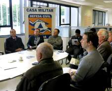 Na manhã desta segunda feira (23/05), o Coordenador Executivo de Proteção e Defesa Civil Tenente- Coronel Edemilson de Barros recebeu no Palácio das Araucárias representantes das empresas Fractal Engenharia e Rijomtec Equipamentos de Segurança (ambas de Santa Catarina), que apresentaram o Sistema de Previsão de Eventos Hidrológicos Críticos o (SPEHC).