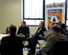 Na manhã desta segunda feira (23/05), o Coordenador Executivo de Proteção e Defesa Civil Tenente- Coronel Edemilson de Barros recebeu no Palácio das Araucárias representantes das empresas Fractal Engenharia e Rijomtec Equipamentos de Segurança (ambas de Santa Catarina), que apresentaram o Sistema de Previsão de Eventos Hidrológicos Críticos o (SPEHC).
