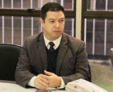 Na manhã desta terça-feira, 31, o secretário do Desenvolvimento Urbano, Ratinho Junior, recebeu em seu gabinete, na SEDU, o secretário de Estado Chefe da Casa Militar do Paraná, coronel Adilson Castilho Casitas