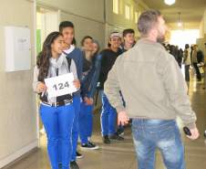 Na manhã de hoje (07/06) foi realizado o simulado do Plano de Abandono no Colégio Estadual do Paraná. Esse é o 5º ano consecutivo que o simulado é realizado no local, onde os alunos professores e funcionários puderam realizar o procedimento de abandono do prédio que possui 5 pavimentos.
O Colégio é frequentado por alunos do Ensino Fundamental e Médio durante os três períodos do dia.
