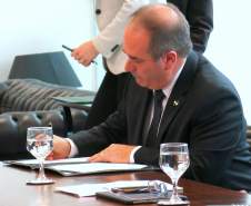 O governador Beto Richa assinou nesta quarta-feira (6), no Palácio Iguaçu, um termo de cooperação técnica entre o Paraná e o Governo do Japão para instalar, no Estado, um radar Banda X para monitoramento meteorológico e prevenção de desastres naturais na Região Metropolitana de Curitiba