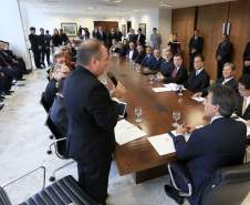 O governador Beto Richa assinou nesta quarta-feira (6), no Palácio Iguaçu, um termo de cooperação técnica entre o Paraná e o Governo do Japão para instalar, no Estado, um radar Banda X para monitoramento meteorológico e prevenção de desastres naturais na Região Metropolitana de Curitiba