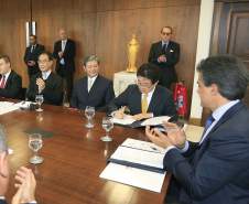 O governador Beto Richa assinou nesta quarta-feira (6), no Palácio Iguaçu, um termo de cooperação técnica entre o Paraná e o Governo do Japão para instalar, no Estado, um radar Banda X para monitoramento meteorológico e prevenção de desastres naturais na Região Metropolitana de Curitiba
