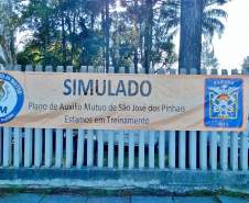 O Plano de Auxílio Mútuo (PAM), em ação conjunta com os Órgãos de Proteção e Defesa Civil Estadual - 6º Coordenadoria Regional de Proteção e Defesa Civil e Coordenadoria Municipal de Proteção e Defesa Civil de São José do Pinhais, organizou na última sexta-feira, 09 de junho, às 10h00 o Simulado de AMUVI (Acidente com Múltiplas Vítimas) nas dependências internas e adjacências da Empresa MVC Soluções em Plásticos, no Bairro Conjunto Apolo, São José dos Pinhais.

