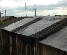 Em situações de tempestade, vendavais e granizo, quando o telhado da residência foi danificado, os moradores tendem a subir até o local para realizar o conserto. Estatisticamente foi comprovado que a maioria dos acidentes nesse período se dá após o evento, no momento de recuperação dos estragos, então alguns cuidados são muito importantes para evitar acidentes.