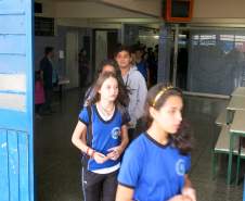Na tarde da última terça-feira, a Coordenadoria Estadual de Proteção e Defesa Civil e a 1ª Coordenadoria Regional de Proteção e Defesa Civil (CORPDEC), através do Programa Brigadas Escolares, realizaram treinamento do Plano de Abandono no Colégio Estadual Professor Teobaldo Leonardo Kletemberg, no Sítio Cercado, em Curitiba