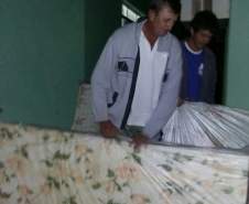 Um dos municípios mais afetados durante as chuvas de granizo desta terça-feira (12) foi Salto do Lontra, que teve danos e prejuízos extensivos em todo o município, afetando tanto os moradores quanto a administração pública local