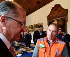 O Secretário Chefe da Casa Militar e Coordenador Estadual de Proteção e Defesa Civil Coronel Adilson Castilho Casitas participou nos dias 19 e 20 da reunião do Conselho dos Gestores Estaduais de Proteção e Defesa Civil - CONGEPDEC - na Cidade de São Paulo. O propósito da reunião foi discutir as novas tecnologias aplicadas à Proteção e Defesa Civil, trocar experiências sobre boas práticas desenvolvidas nos Estados, bem como eleger a nova diretoria executiva do CONGEPDEC.