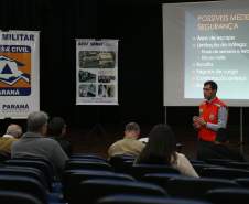 A implantação de áreas de escape, maior controle de velocidade e limitação de tráfego de caminhões que transportam produtos perigosos estão entre as medidas para evitar acidentes como o que aconteceu na BR-277, no início de julho, em que cinco pessoas morreram e 12 ficaram feridas