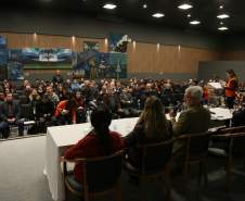 Empreendedores, agências reguladoras, órgãos do Governo do Estado e profissionais da área de engenharia se reuniram nesta terça-feira (23), em Curitiba, para o seminário “Plano de Ação de Emergência de Barragens – Interrelações entre órgãos do Governo e Empreendedores”. A proposta foi debater as ações de prevenção e ação em casos de acidentes em barragens, para evitar tragédias como a que aconteceu em Mariana, Minas Gerais, em novembro do ano passado. 