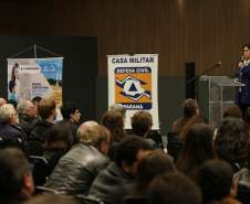 Empreendedores, agências reguladoras, órgãos do Governo do Estado e profissionais da área de engenharia se reuniram nesta terça-feira (23), em Curitiba, para o seminário “Plano de Ação de Emergência de Barragens – Interrelações entre órgãos do Governo e Empreendedores”. A proposta foi debater as ações de prevenção e ação em casos de acidentes em barragens, para evitar tragédias como a que aconteceu em Mariana, Minas Gerais, em novembro do ano passado. 
