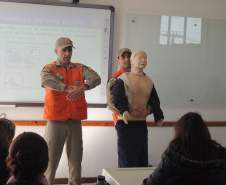 No dia 16 de setembro a Coordenadoria Estadual de Proteção e Defesa Civil (CEPDEC), por intermédio do Centro Universitário de Estudos e Pesquisas sobre Desastres – CEPED/PR formou 58 brigadistas de incêndio, sendo 23 do Palácio Iguaçu e 58 do Palácio das Araucárias