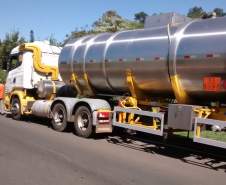 3ª Coordenadoria Regional de Proteção e Defesa Civil (CORPDEC) acompanhou a Fiscalização de Produtos Perigosos, na Rodovia BR 153 - Km 40 (Posto da Polícia Rodoviária Federal), coordenada pelo Corpo de Bombeiros de Santo Antônio da Platina-PR.
