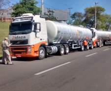 3ª Coordenadoria Regional de Proteção e Defesa Civil (CORPDEC) acompanhou a Fiscalização de Produtos Perigosos, na Rodovia BR 153 - Km 40 (Posto da Polícia Rodoviária Federal), coordenada pelo Corpo de Bombeiros de Santo Antônio da Platina-PR.