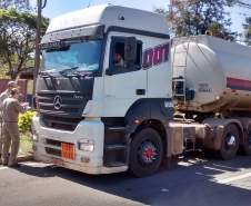 3ª Coordenadoria Regional de Proteção e Defesa Civil (CORPDEC) acompanhou a Fiscalização de Produtos Perigosos, na Rodovia BR 153 - Km 40 (Posto da Polícia Rodoviária Federal), coordenada pelo Corpo de Bombeiros de Santo Antônio da Platina-PR.