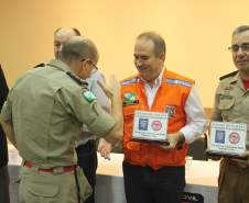 O 3º Encontro Estadual do Plano de Auxílio Mútuo (PAM) foi realizado nesta quinta-feira (29) em Maringá, noroeste do Estado. O evento foi organizado pelo 5º Grupamento de Bombeiros e contou com a presença de autoridades e representantes do PAM de diversas cidades do Paraná e também de São Paulo. O programa tem como finalidade fortalecer a prevenção de incêndios e acidentes no âmbito
empresarial.