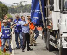 Os estados do Paraná, Santa Catarina, Rio Grande do Sul, Mato Grosso do Sul e São Paulo promoveram nesta quinta-feira (10), de forma simultânea, uma operação de abordagem e fiscalização dos veículos que transportam produtos perigosos