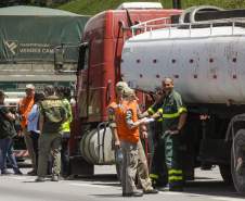 Os estados do Paraná, Santa Catarina, Rio Grande do Sul, Mato Grosso do Sul e São Paulo promoveram nesta quinta-feira (10), de forma simultânea, uma operação de abordagem e fiscalização dos veículos que transportam produtos perigosos