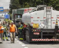 Os estados do Paraná, Santa Catarina, Rio Grande do Sul, Mato Grosso do Sul e São Paulo promoveram nesta quinta-feira (10), de forma simultânea, uma operação de abordagem e fiscalização dos veículos que transportam produtos perigosos