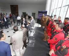O governador Carlos Massa Ratinho Junior homenageou, nesta segunda-feira (1/4) bombeiros do Estado e profissionais de outras áreas enviados pelo Paraná para apoio aos trabalhos em Brumadinho (MG), após o rompimento da barragem da Mina do Feijão. Curitiba, 01-04-19.Foto: Arnaldo Alves / ANPr.