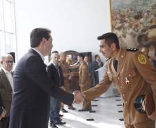 O governador Carlos Massa Ratinho Junior homenageou, nesta segunda-feira (1/4) bombeiros do Estado e profissionais de outras áreas enviados pelo Paraná para apoio aos trabalhos em Brumadinho (MG), após o rompimento da barragem da Mina do Feijão. Curitiba, 01-04-19.Foto: Arnaldo Alves / ANPr.