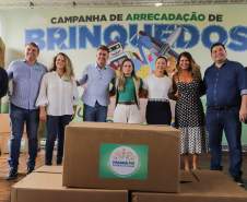 Campanha Paraná Piá distribui brinquedos a crianças dos 399 municípios do Estado