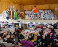 Campanha Juntos pelo Paraná entrega 64 mil itens a moradores afetados por chuvas