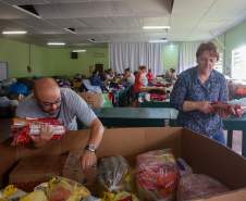 Campanha Juntos pelo Paraná entrega 64 mil itens a moradores afetados por chuvas