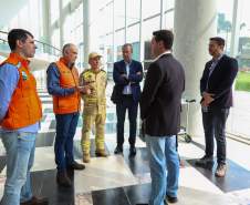 reunião de autoridades com governador