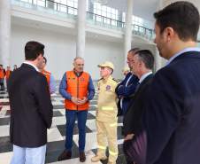 reunião de autoridades com governador