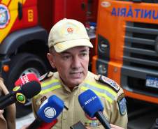 Governador Ratinho Junior entrega 10 novos caminhões para combate a incêndios