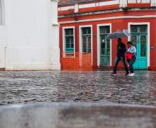 Defesa Civil alerta para risco de fortes tempestades de sábado até segunda-feira