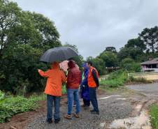 Pós-chuvas: equipes da Defesa Civil e IAT vistoriam pontos críticos em General Carneiro