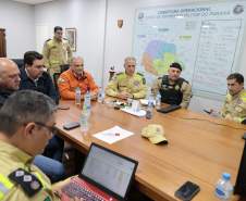 Governo manda dezenas de bombeiros e equipes da saúde para auxiliar Rio Bonito do Iguaçu