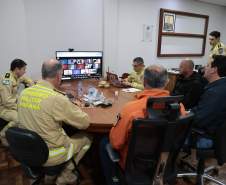 Governo manda dezenas de bombeiros e equipes da saúde para auxiliar Rio Bonito do Iguaçu