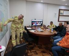 Governo manda dezenas de bombeiros e equipes da saúde para auxiliar Rio Bonito do Iguaçu