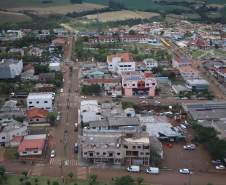 Estado propõe lei com auxílio de R$ 50 mil por família para agilizar ajuda a cidades atingidas por tornado