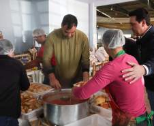 Em Rio Bonito do Iguaçu, Ratinho Junior anuncia força-tarefa para reconstrução das casas