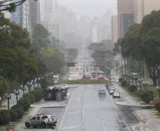 Nova frente fria traz chuva ao Paraná no fim de semana