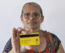 Estado entrega primeiros cartões de até R$ 50 mil para reconstrução de casas em Rio Bonito do Iguaçu